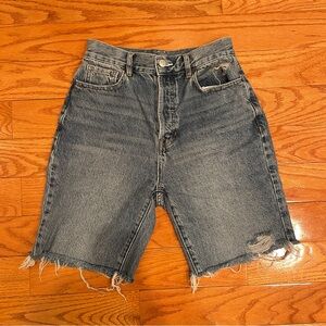 High-waisted, straight-leg distressed denim shorts with frayed hem
